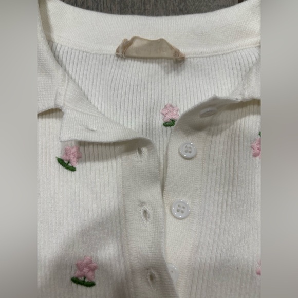 Altar’d State Embroidered Floral Crop Top Size Medium - Picture 3 of 5